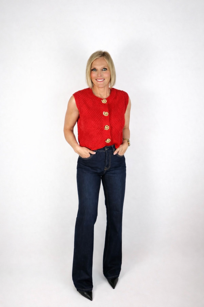 Chaleco rojo botones dorados