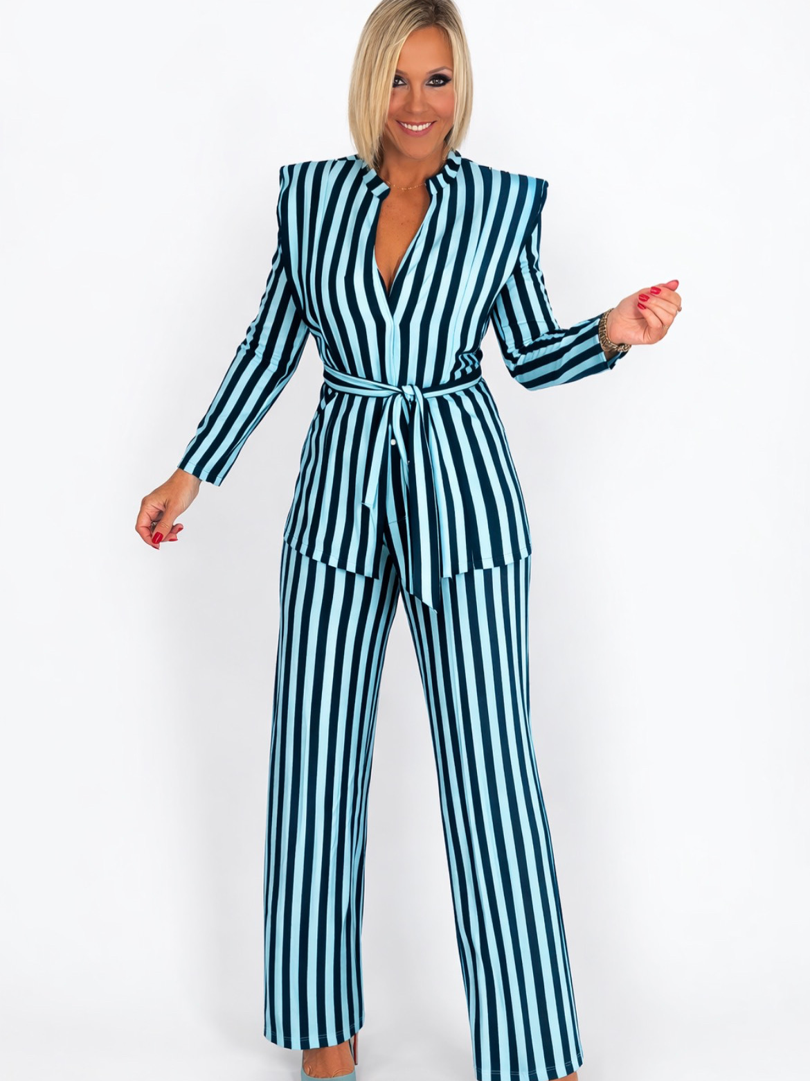 Traje rayas cinturón azul marino y celeste