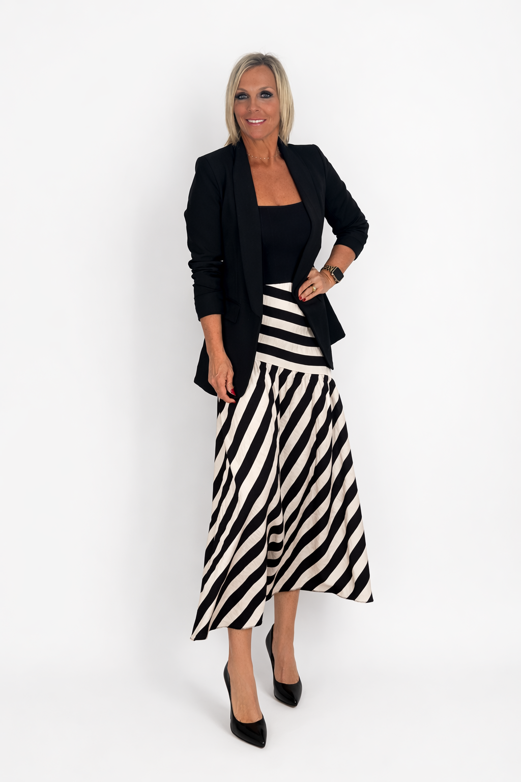 Falda midi de rayas en blanco y negro