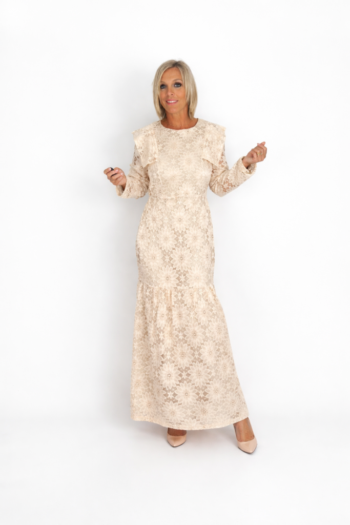 Vestido encaje floral beige