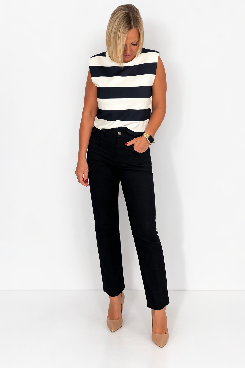 Camiseta hombreras rayas blancas y negras