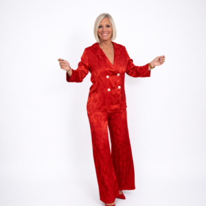 Traje chaqueta pantalón satén rojo