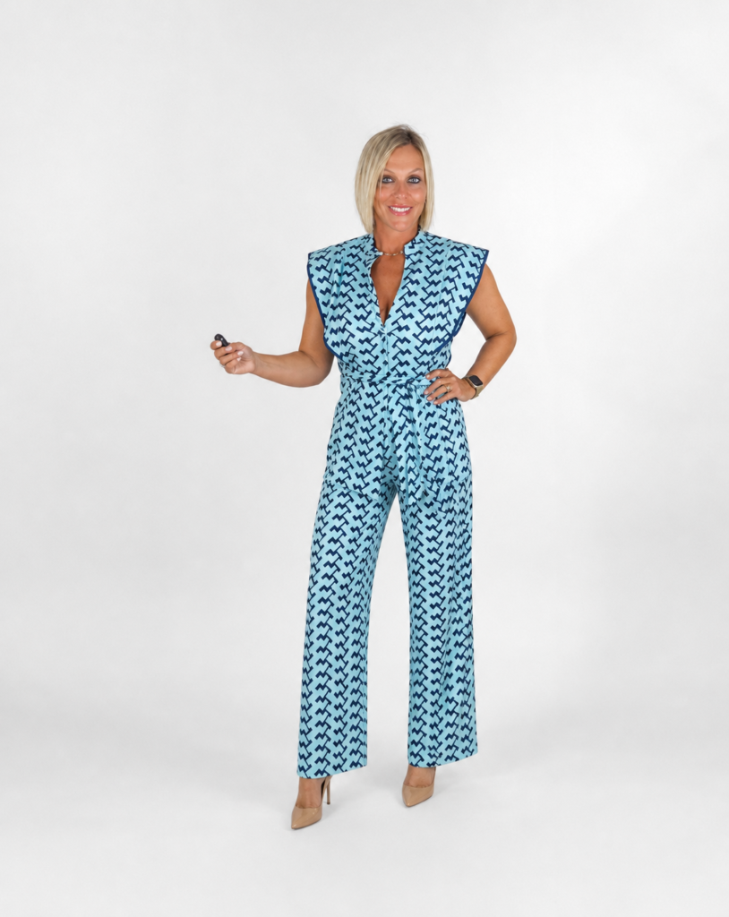Conjunto chaqueta y pantalón estampado celeste y azul marino