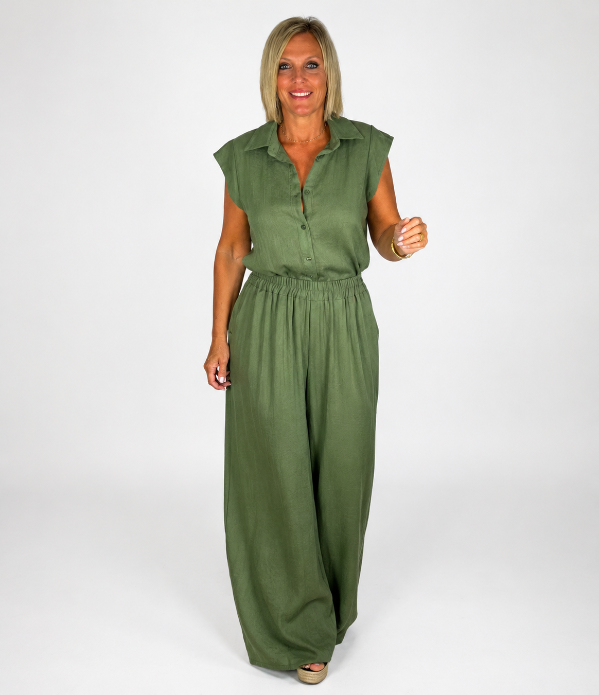Conjunto camisa y pantalón ancho kaki