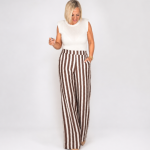 Pantalón con estampados marrones