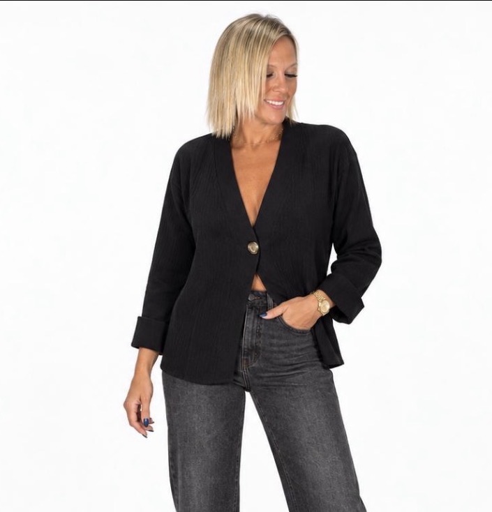 Chaqueta Kimono Negra Botón Dorado